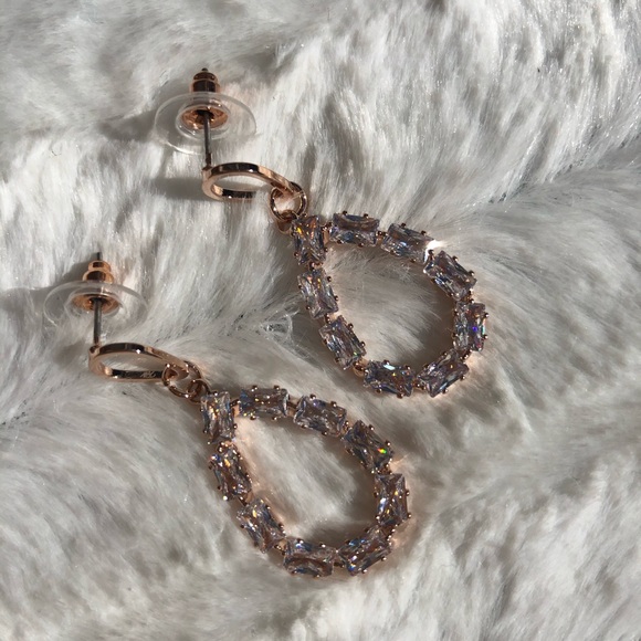 Stunning drop earrings with huge sparkle & style - Picture 3 of 10